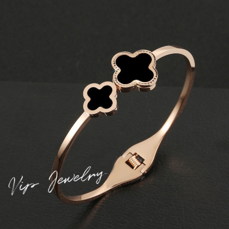 Gelang Bangle Titan Clover