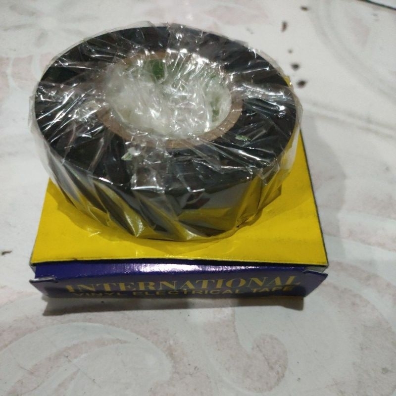 

Solasi hitam / Variasi solasi hitam internasional