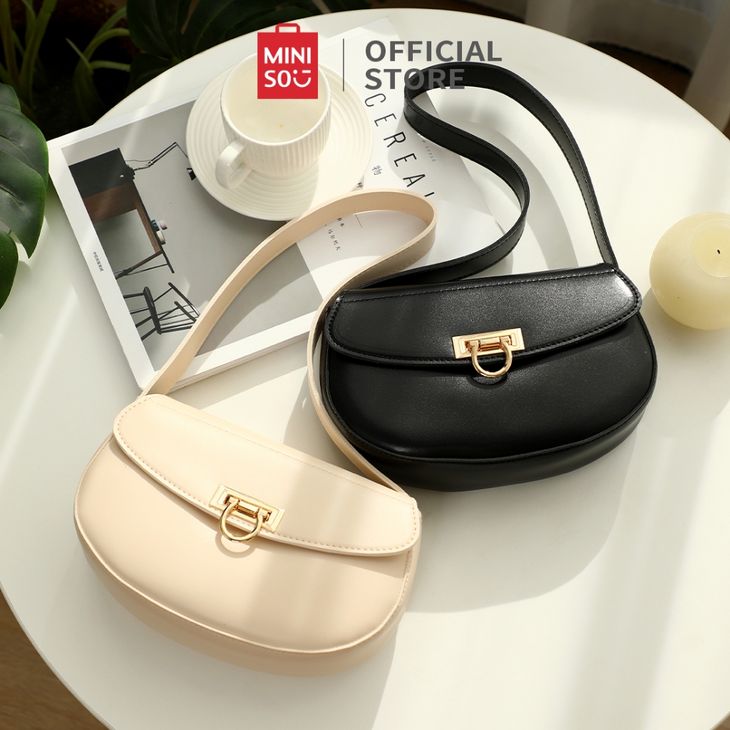 MINISO Tas Bahu Shoulder Bag Fashion Saddle With Lock Tas Hitam Wanita Penutupan Kunci Retro Klasik 