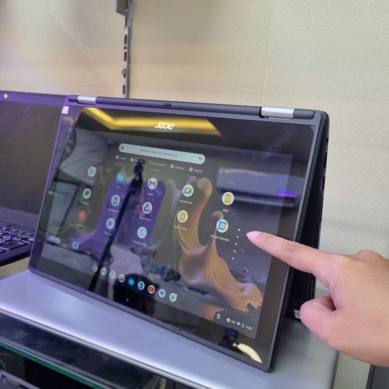 Laptop Acer Chromebook 2in1 Flip Touchscreen 4Gb Os Chrome Layar bisa diputar 360°