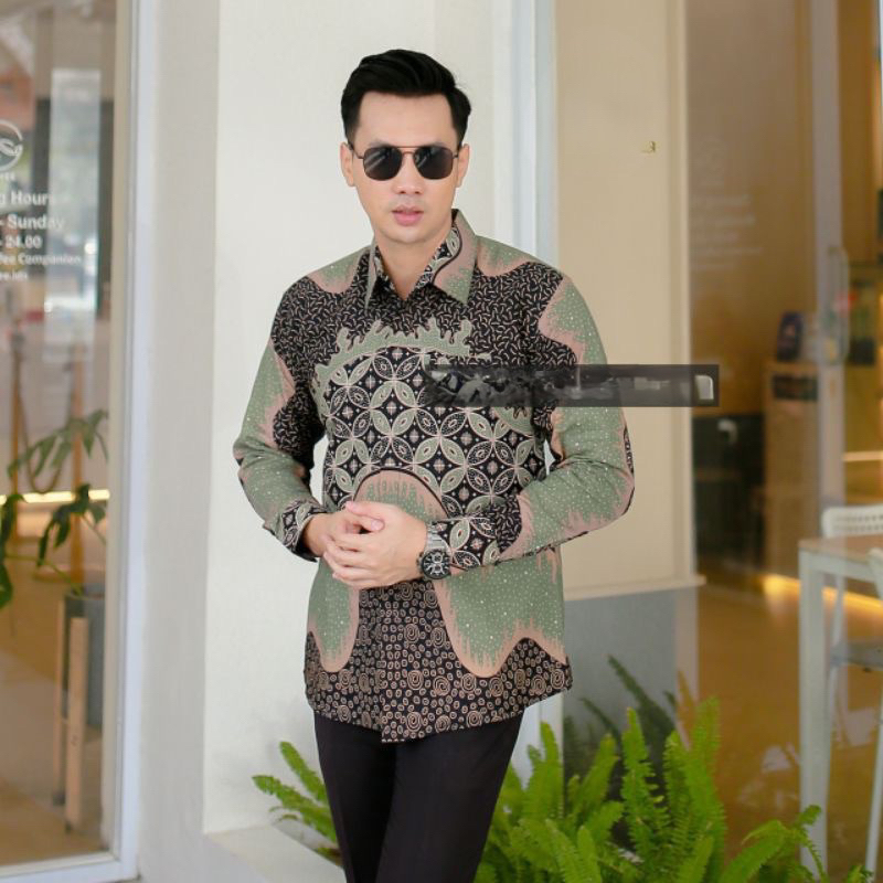 KAWUNG HIJAU KEMEJA BATIK PRIA SLIM FIT SOLO SRAGENAN