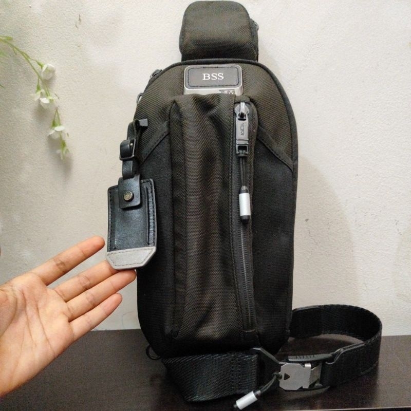 Tas Tumi bag pria cowok sling bag selempang cangklong Preloved good condition hitam