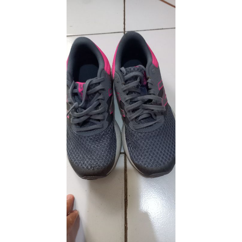 preloved sepatu new balance wanita murah
