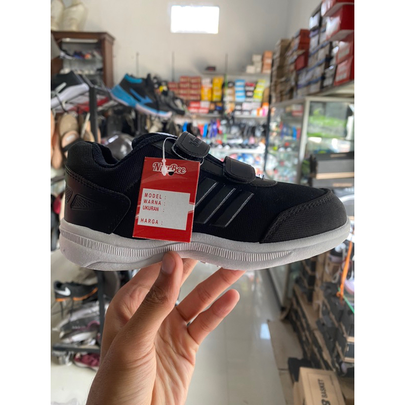 6.6 Day Sale BIG SALE 12.12 Sepatu sekolah / olahraga anak NuuBee Hitam Putih