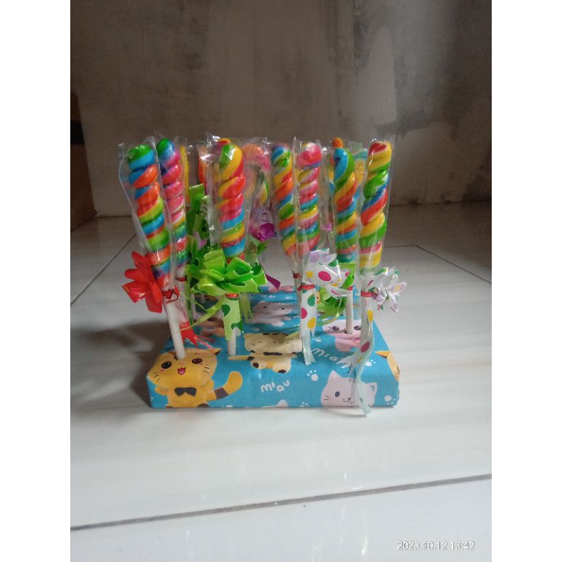 

Permen lollypop pelangi 3 warna