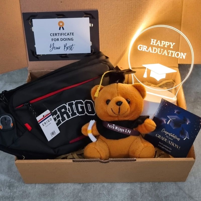 

Kado Wisuda Cowok / Hampers Wisuda Cowok / Hadiah Graduation