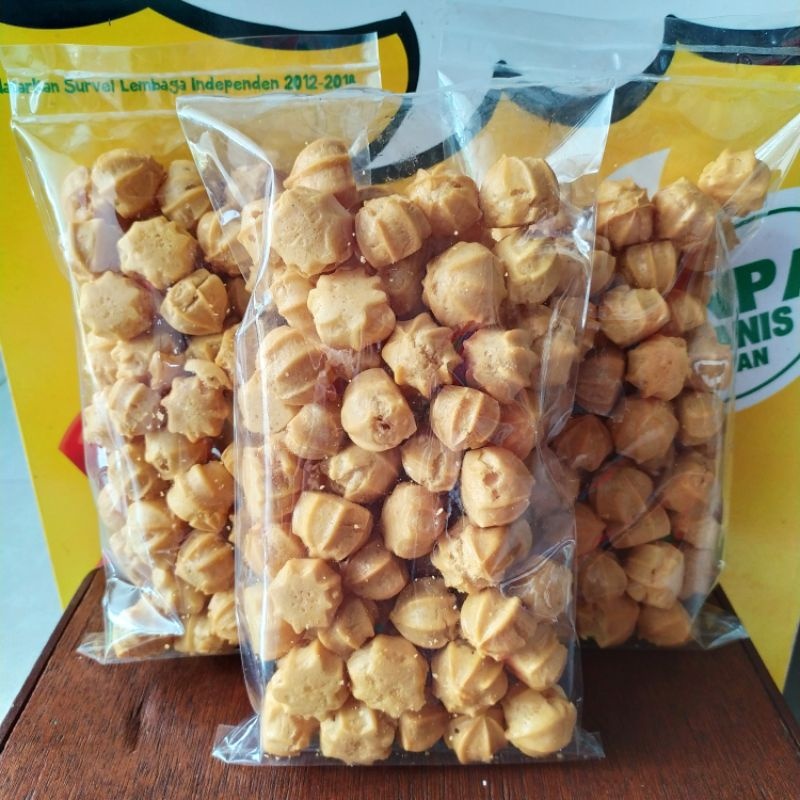 

Soes Bawang Sus Kering Gurih Renyah Enak Murah 100gr & 250gr Snack Cemilan Kiloan Khas Jawa Timur Jajanan Kering Madiun