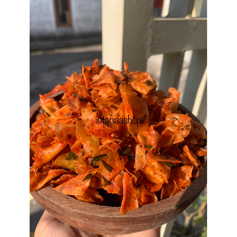 

250gr - kripik kriwil singkong pedas daun jeruk