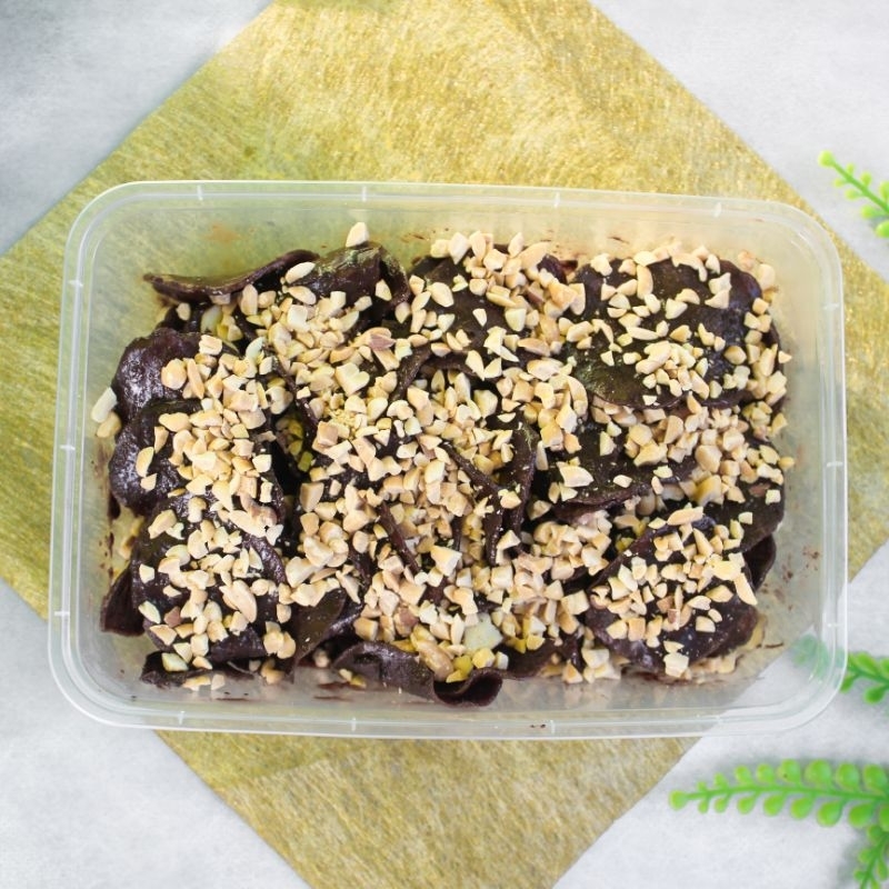 

Keripik Pisang Coklat Lumer Topping Kacang - Banana Chips Topping Kacang