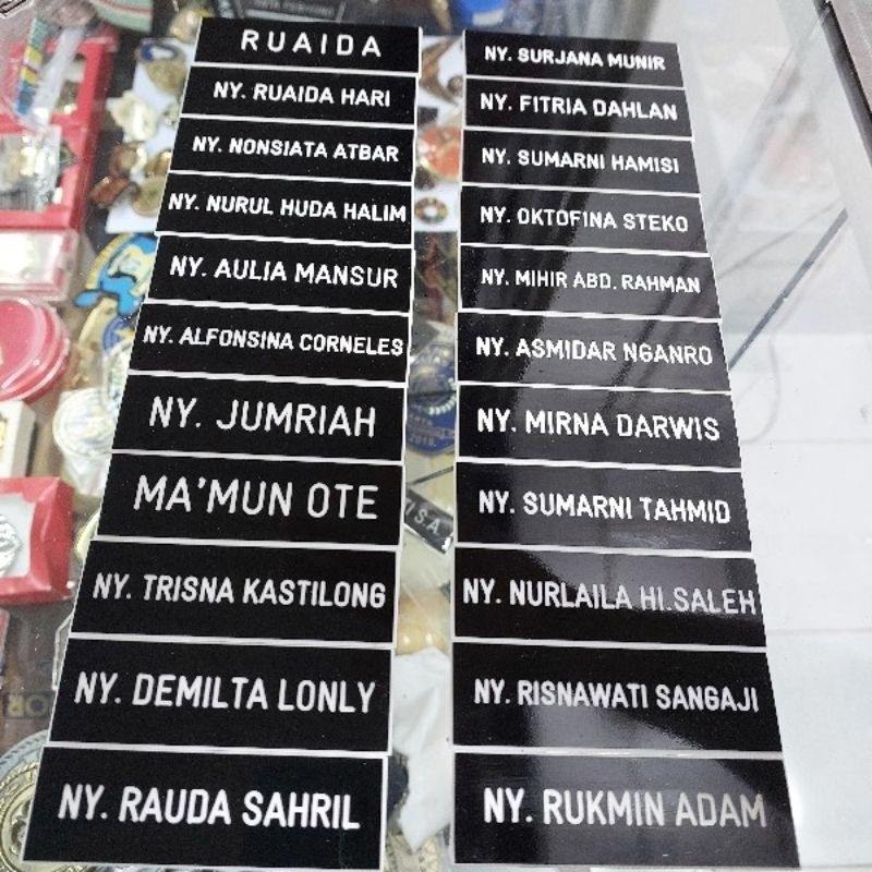 

Papan nama dada/Nametag gravo