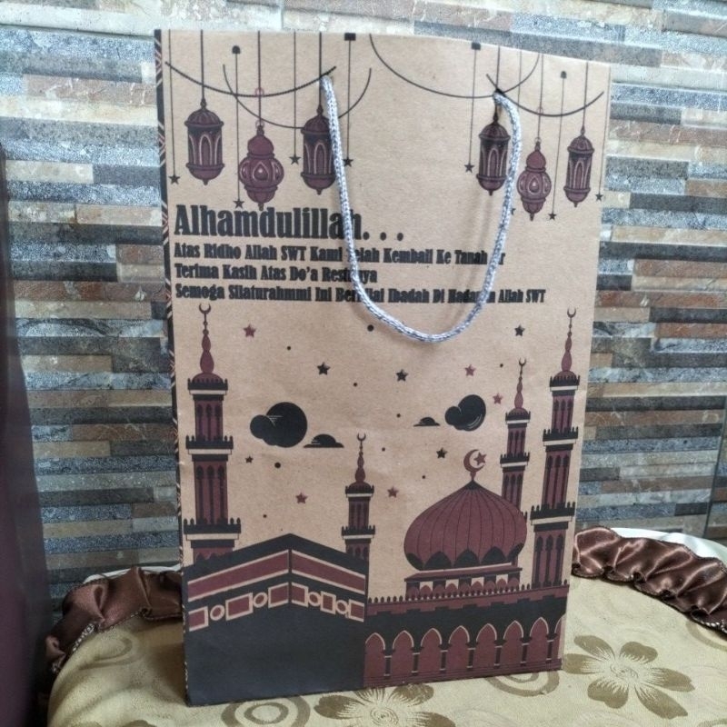 

PAPERBAG UMROH/HAJI LUSINAN