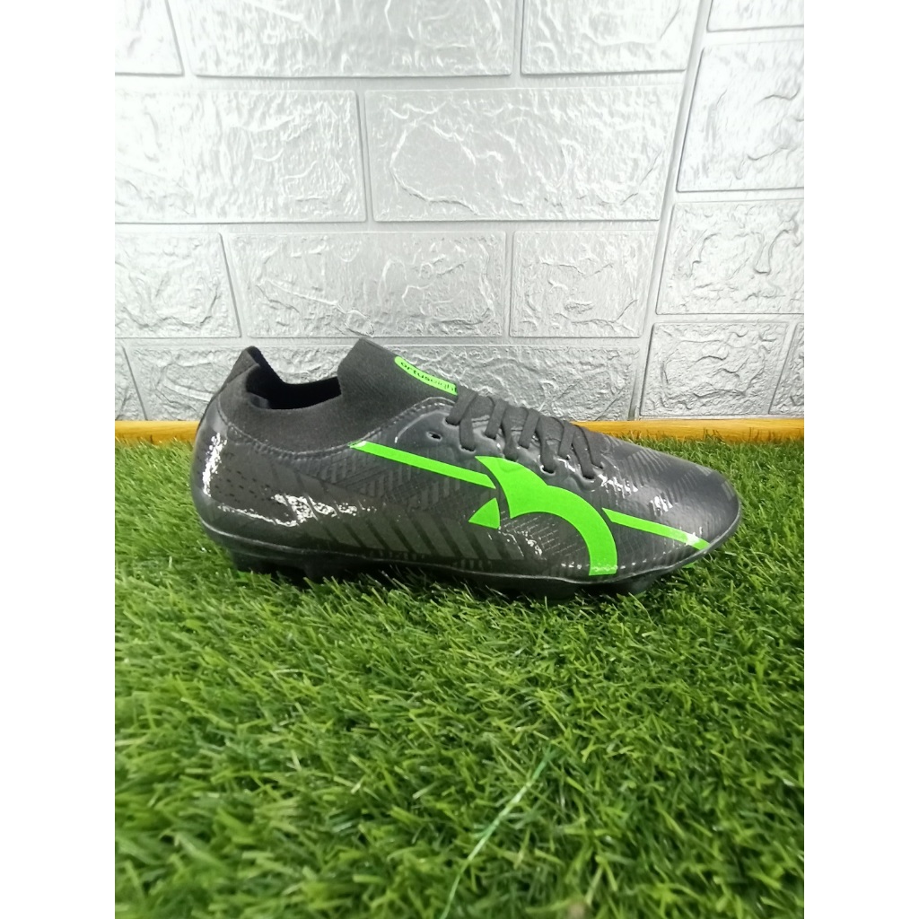 ORTUSEIGHT Sepatu Sepak Bola Catalyst Liberte Fg