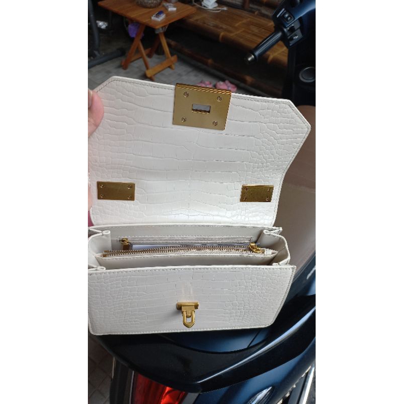 preloved tas charles n keith ori white putih tas selempang (sling bag) shoulder bag