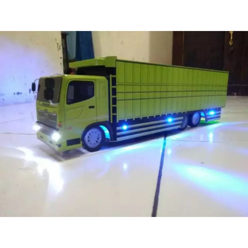 Miniatur truk hino tronton remote control variasi lampu
