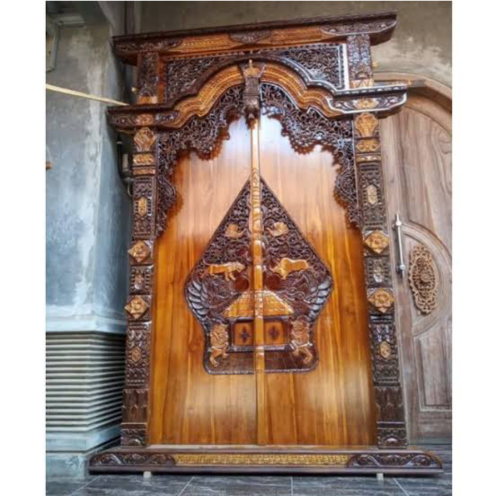 Pintu Gebyok Gapura rumah, ukiran