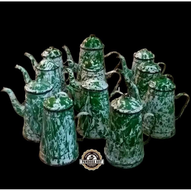 Teko enamel blirik lawas