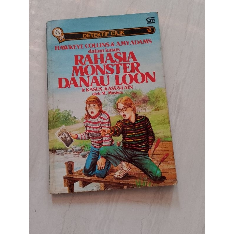 Detektif cilik Hawkeye Collins & amy adams