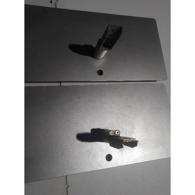 Stand dudukan kaki tv toshiba 39l4300vj