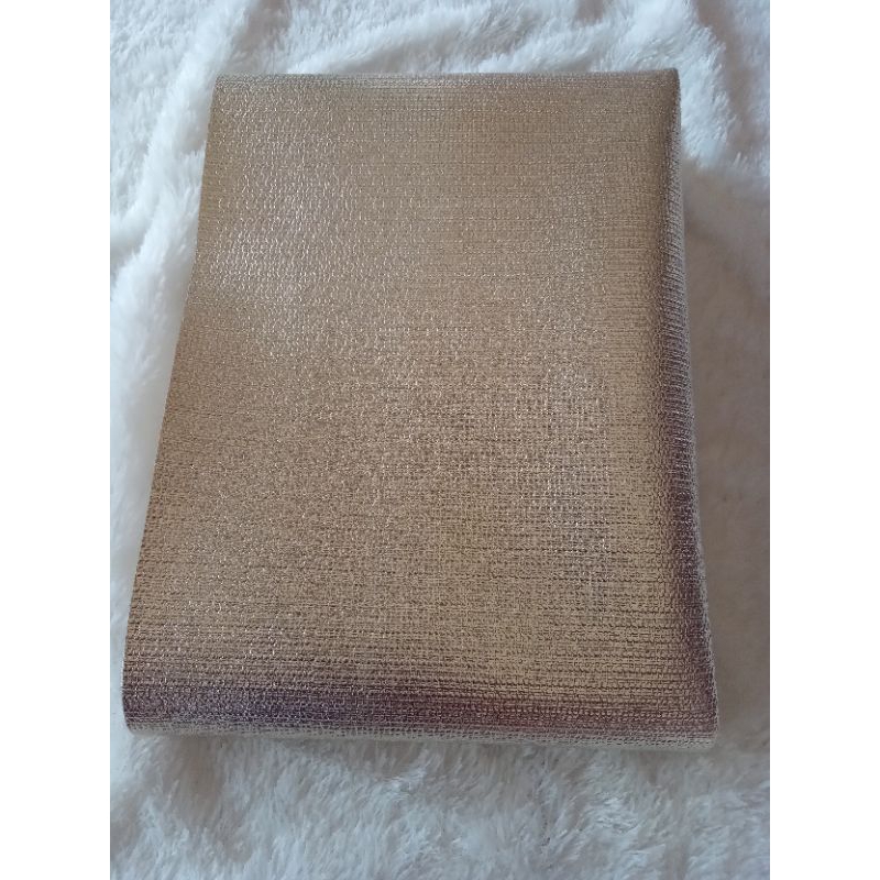 KULIT SINTETIS/ WARNA EMAS MUDA/EMBOSS/TEBAL 1,2mm