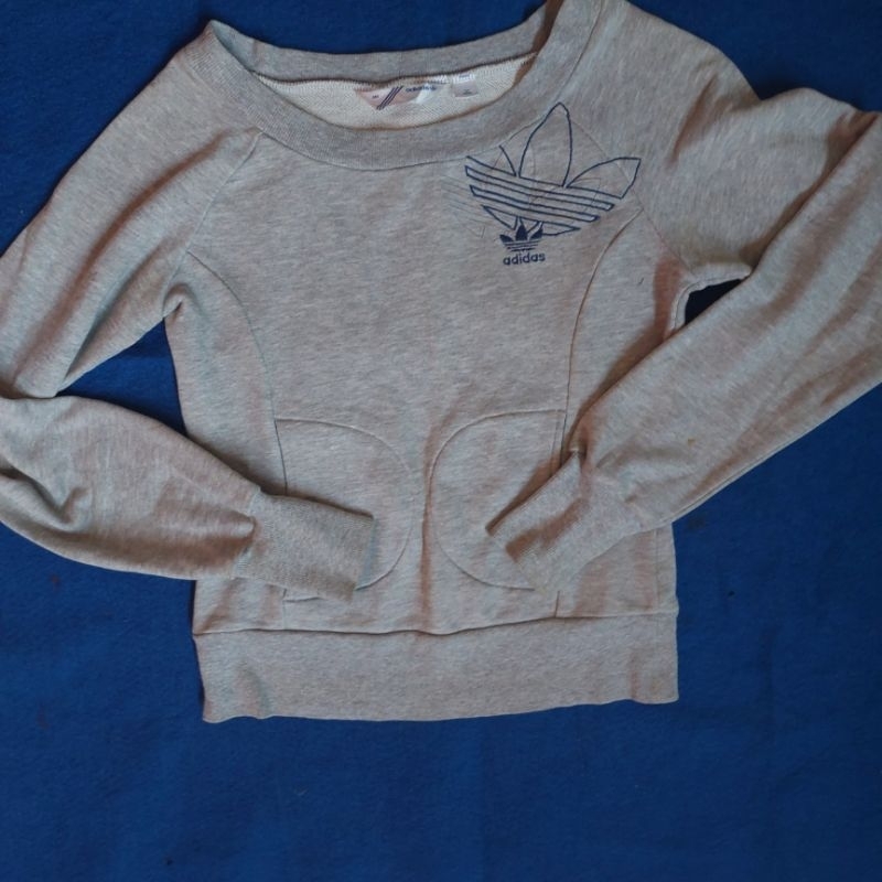 crewneck adidas trefoil