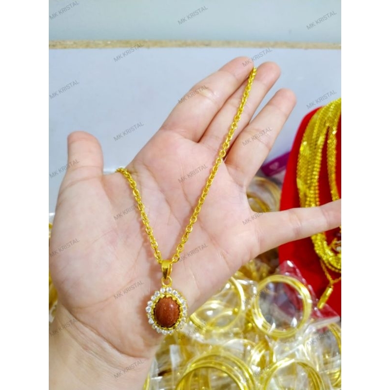 kalung liontin batu merah lapis kristal