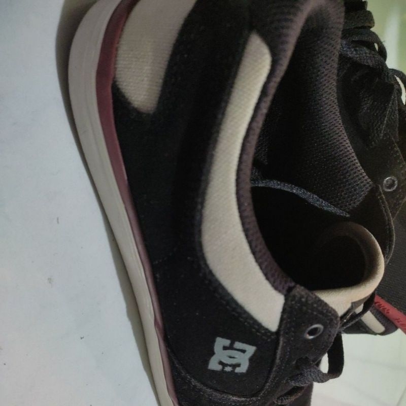 sepatu kasual dc nyjah