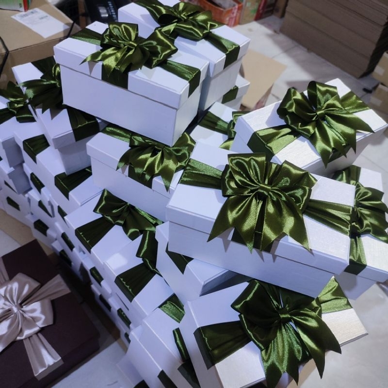 

HAMPERS BOX HARDBOX CUSTOM UKURAN WAJIB VIA INSTAN