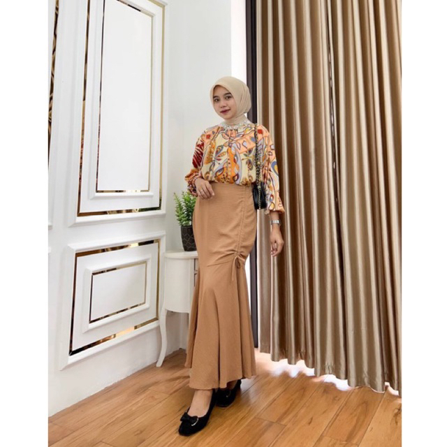 CLEVY SET ROK CRINKLE/ SETELAN ATASAN ABSTRAK DAN ROK SERUT WANITA