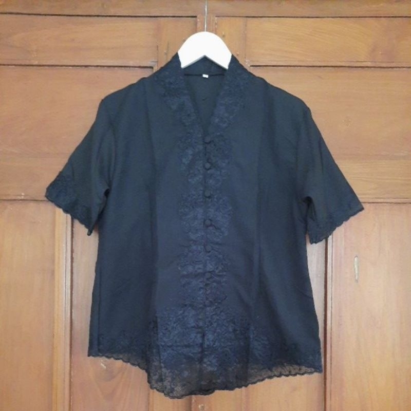 kebaya hitam wanita modern lengan pendek