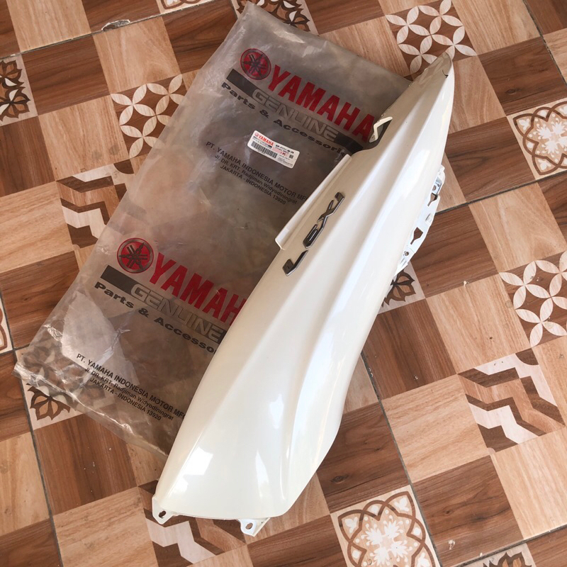 BODY COVER YAMAHA LEXI PUTIH KIRI ORIGINAL / B3F-1711-00-P0