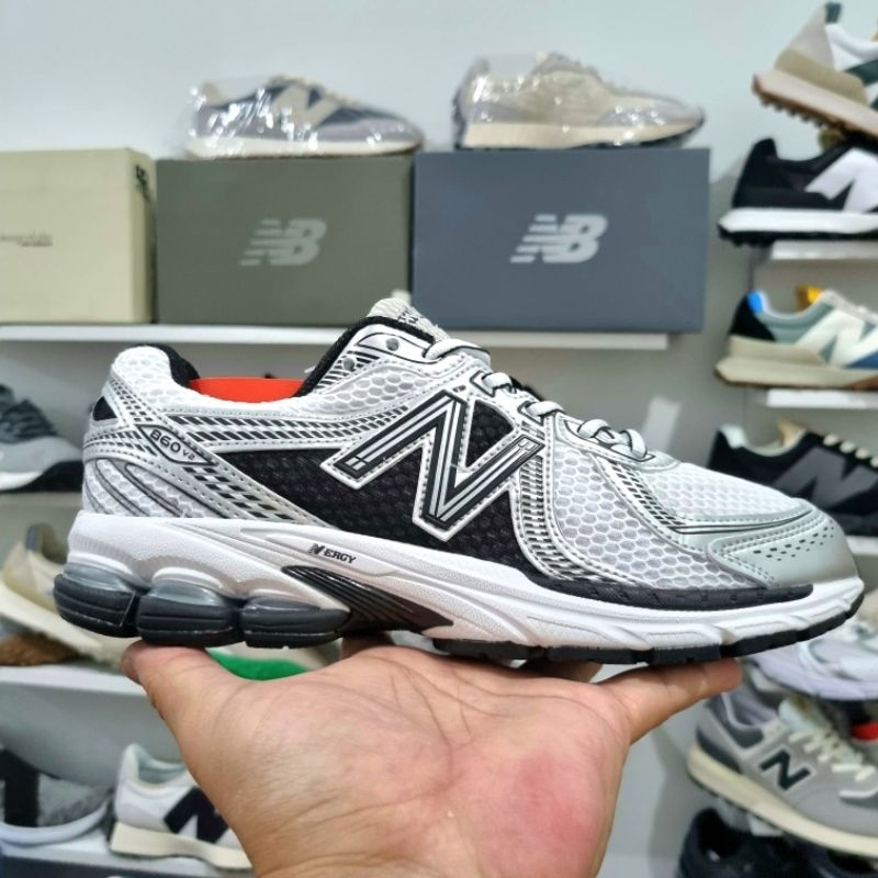 New Balance 860 V2 White Silver BNIB