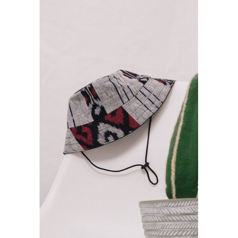 Topi tenun blengket etnik