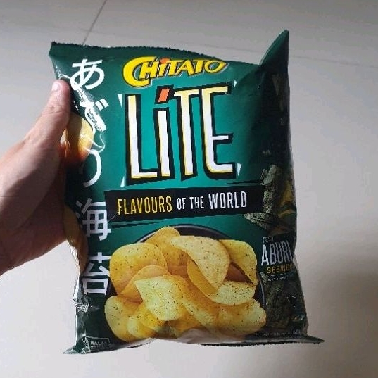 

Chitato lite potato chips snack rasa ABURI SEAWEED rumput laut 65gr