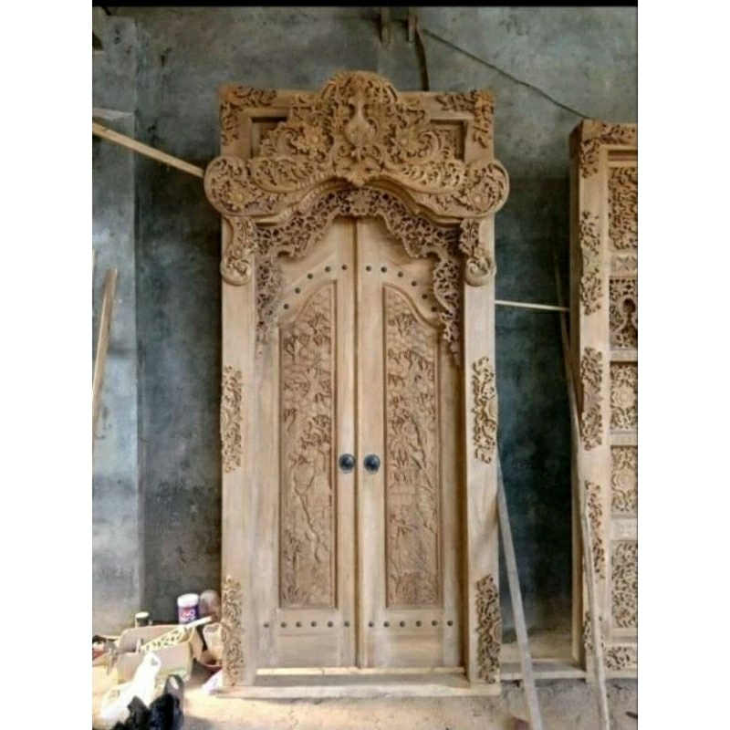 Pintu gapura gebyok bali motif relif kayu jati ukir Jepara