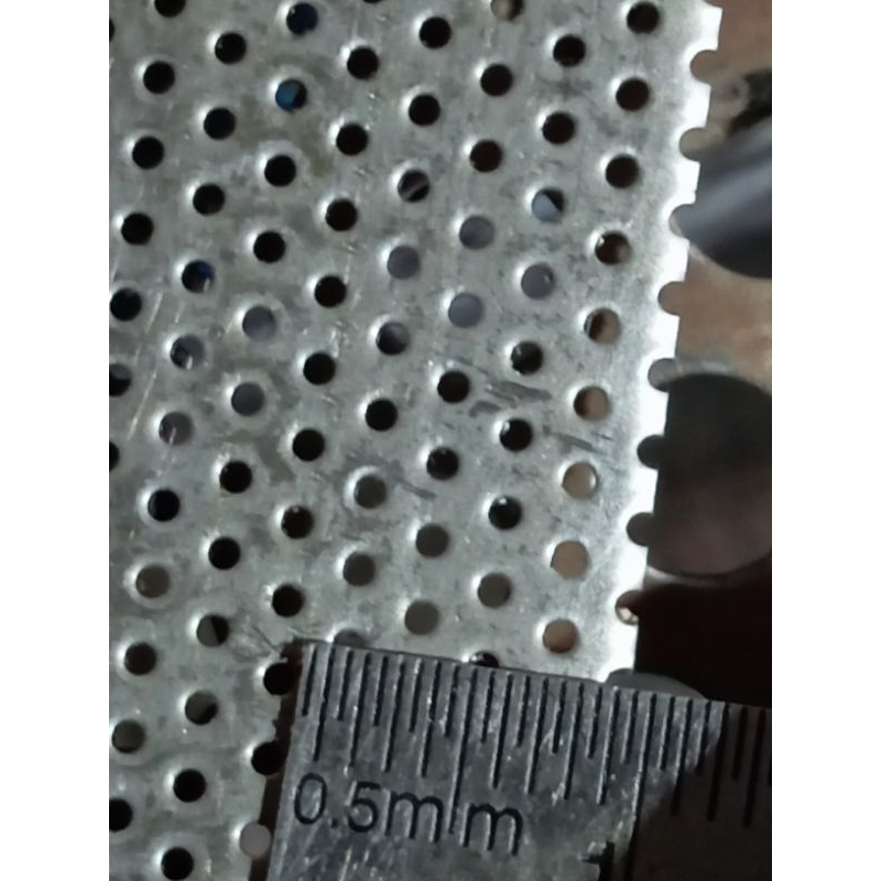 50x50cm, sarangan plat besi lubang 1mm tebal 1mm.mentahan