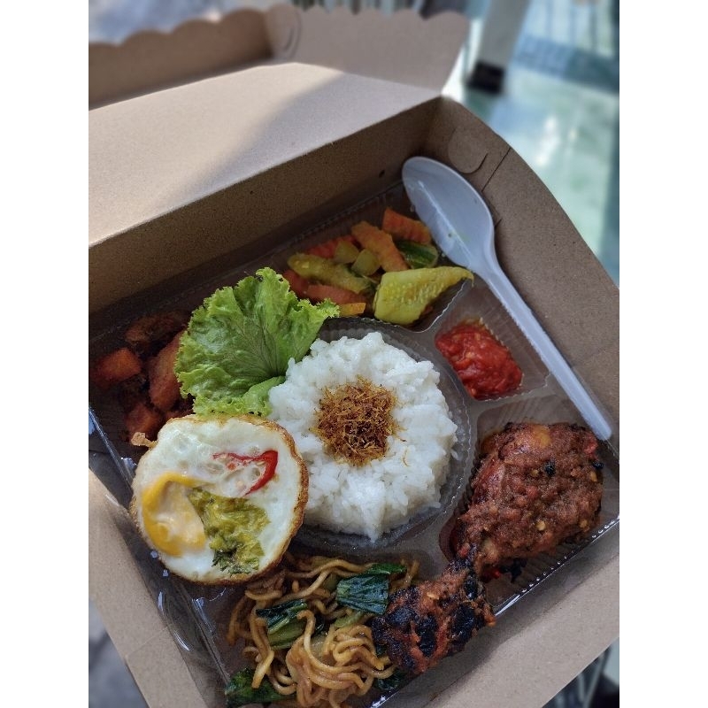 

Lia Amai Kitchen Nasi Kotak Ayam bakar