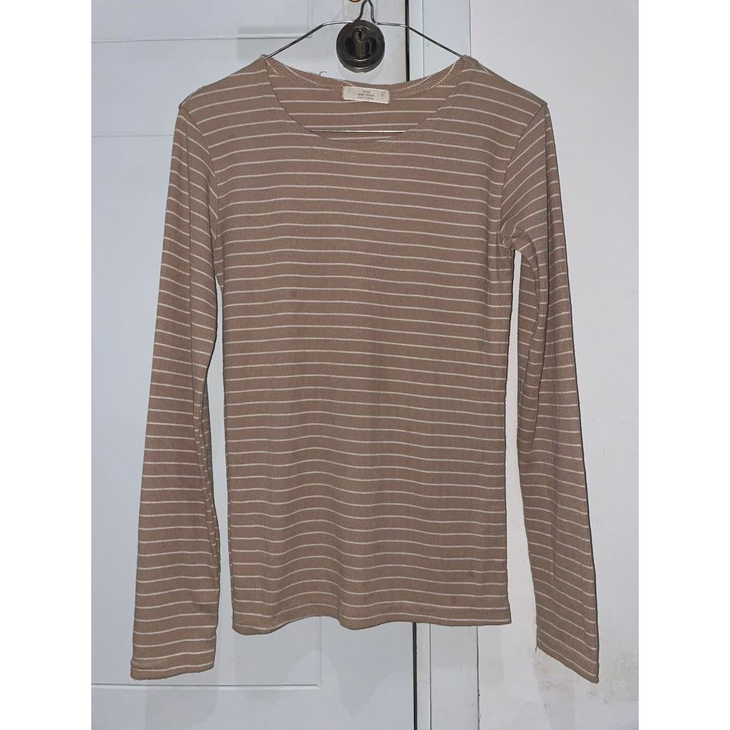PRELOVED MYMYT BAJU LENGAN PANJANG WANITA / BAJU GARIS-GARIS COKLAT MUDA / BROWN STRIPE SWEATER