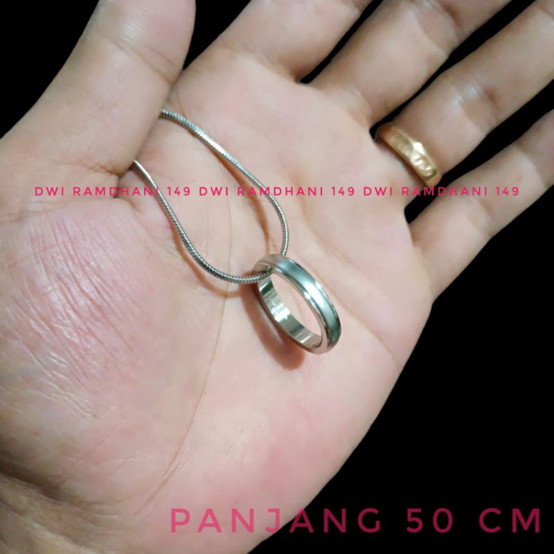 Kalung Titanium Warna Silver Liontin Cincin Pria Wanita