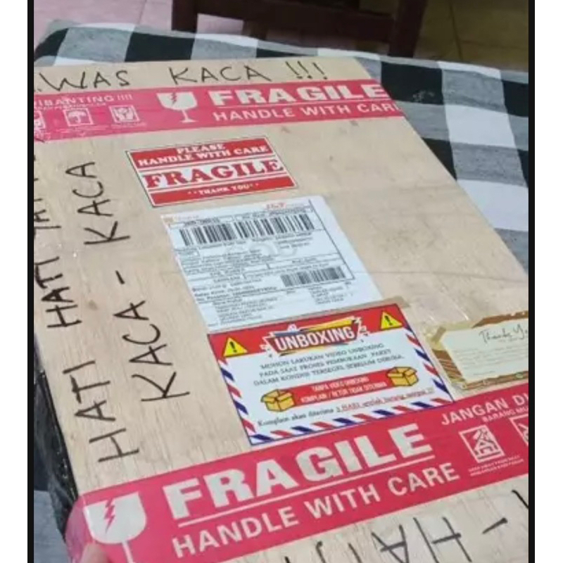 

Peking biodata bayi bubble wrap + kayu triplek