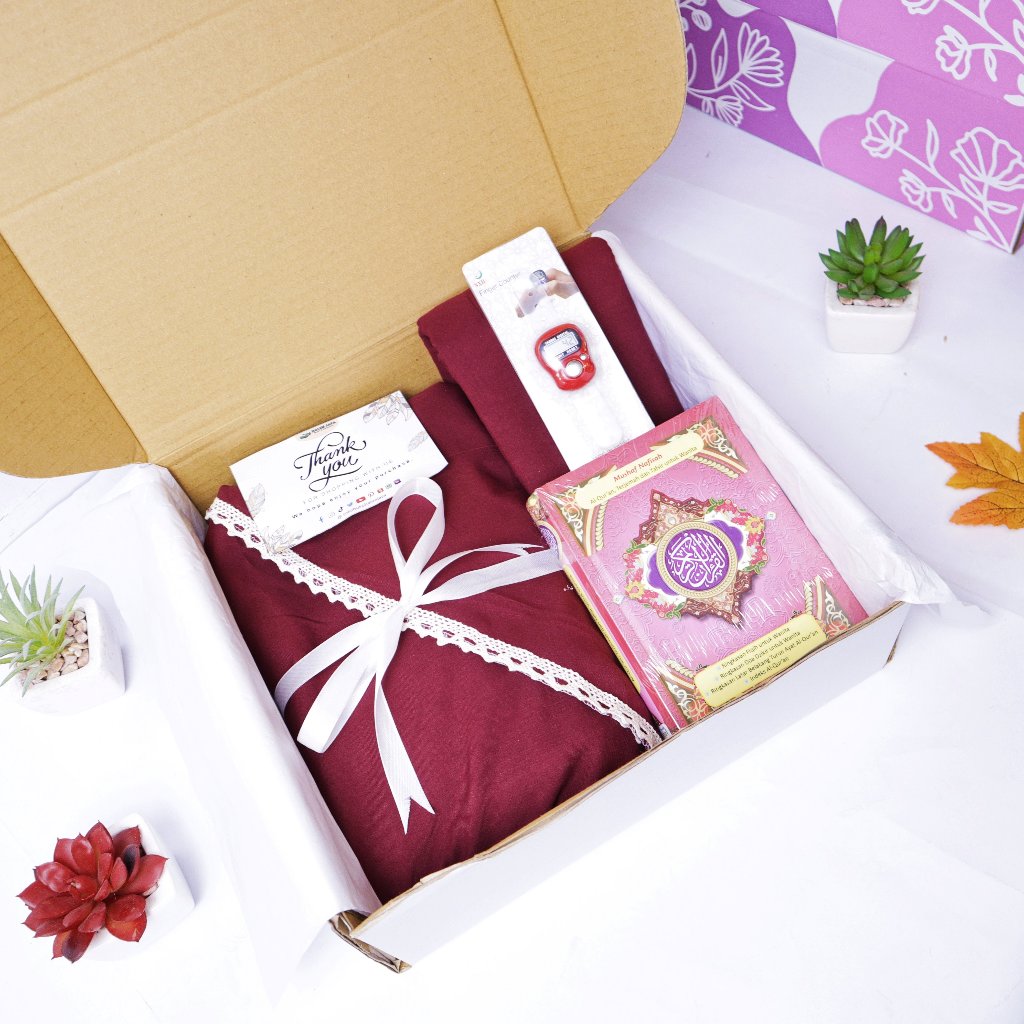 Giftbox Mukena Hampers Lebaran Alquran mushaf wanita A6 terj HC tasbih digital - Kado pernikahan/Had