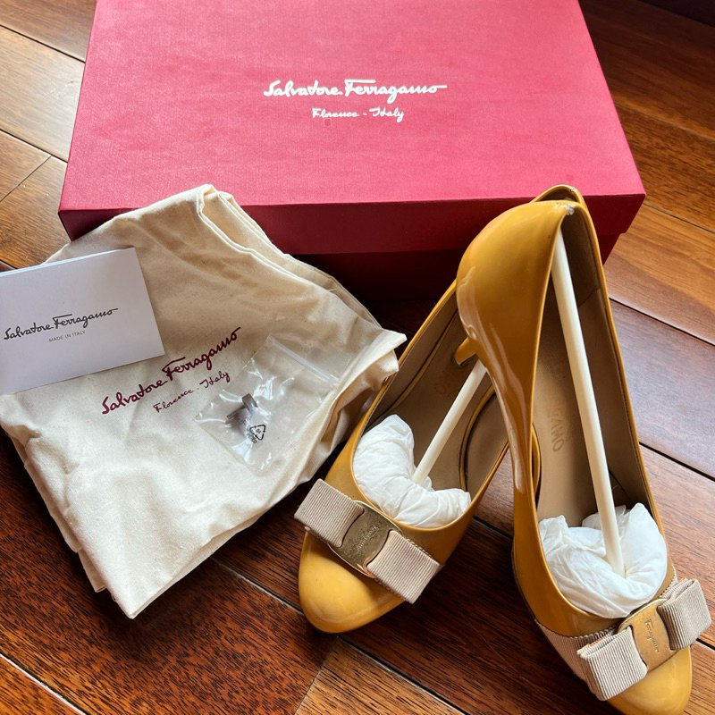 SEPATU FERRAGAMO SIZE 7 PRELOVED SECOND