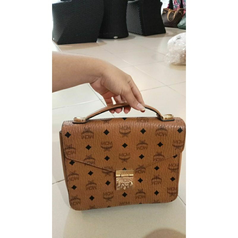 MCM metis sling bag Authentic