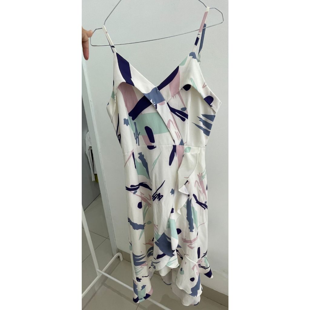 PRELOVED JUSY SLIT DRESS / DRESS BELAH DEPAN / PARTY DRESS WHITE