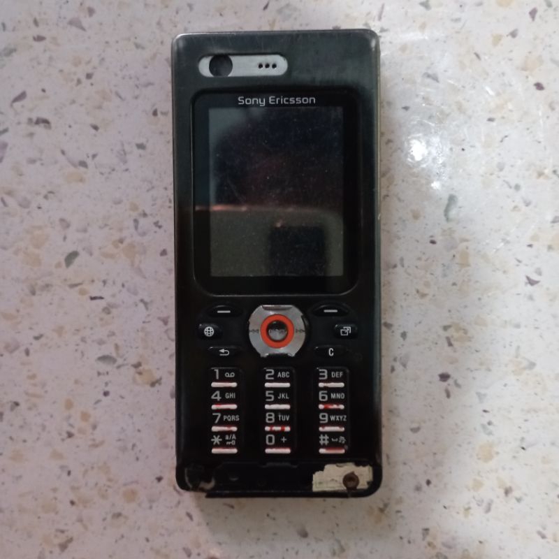 handphone Sony Ericsson W880i bahan gambling
