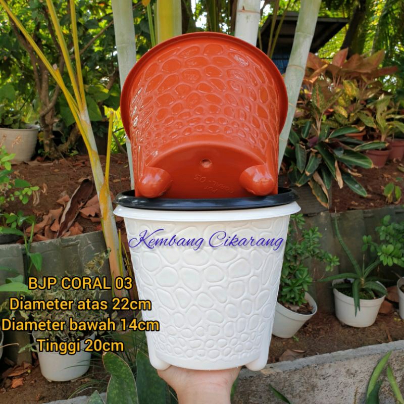 Pot Bunga Plastik Motif Batu Alam Ukuran 22 cm Warna Putih, Merah Bata, atau Hitam