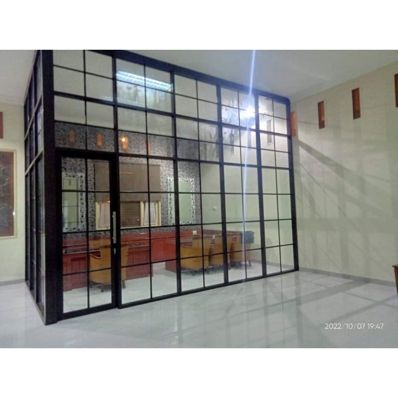 Partisi kaca Alumunium