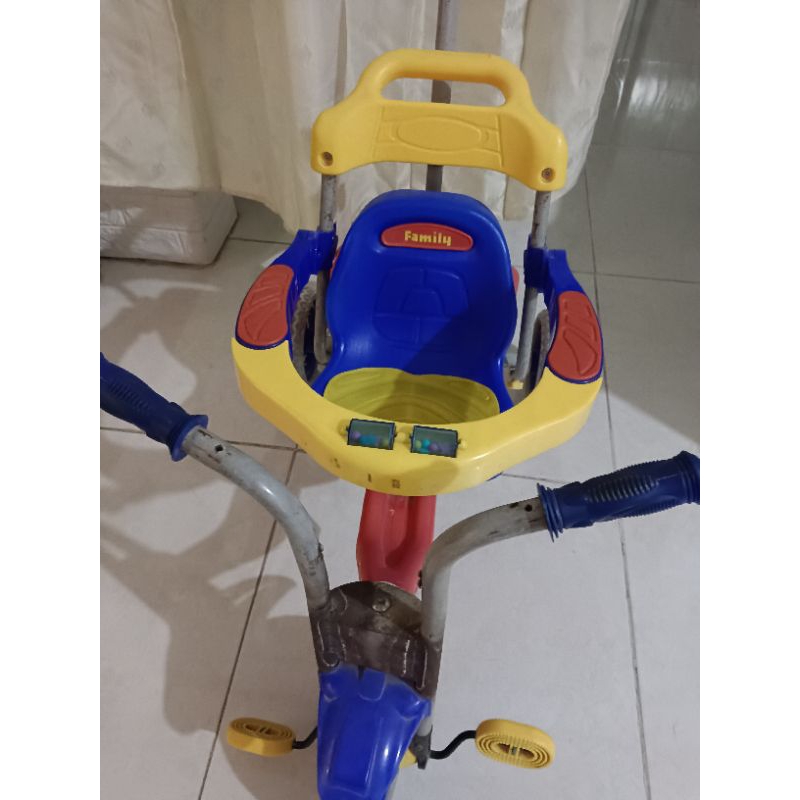 Sale sepeda Anak Roda 3 Family Balita Second bekas Bonus mobil mainan