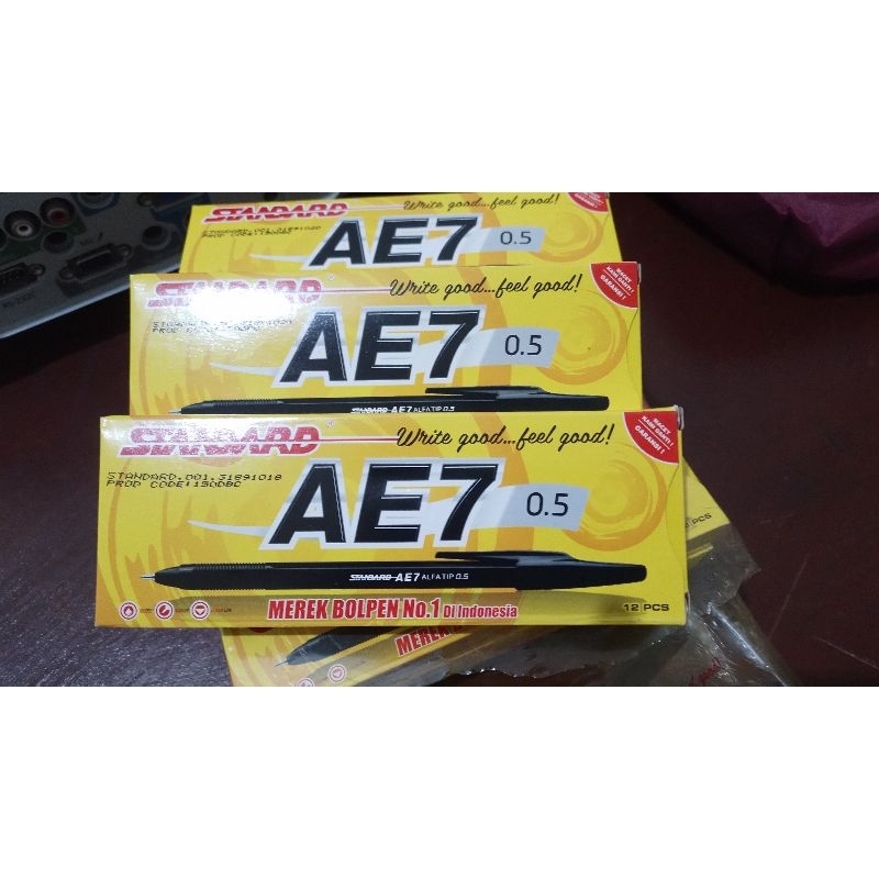 

1 pak PULPEN BOLPOIN AE7 STANDART warna HITAM