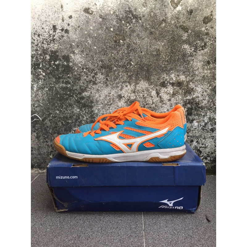 Sepatu futsal Mizuno