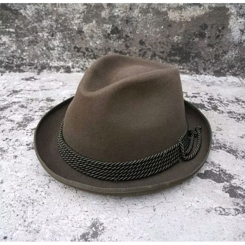 topi laken kulit sapi